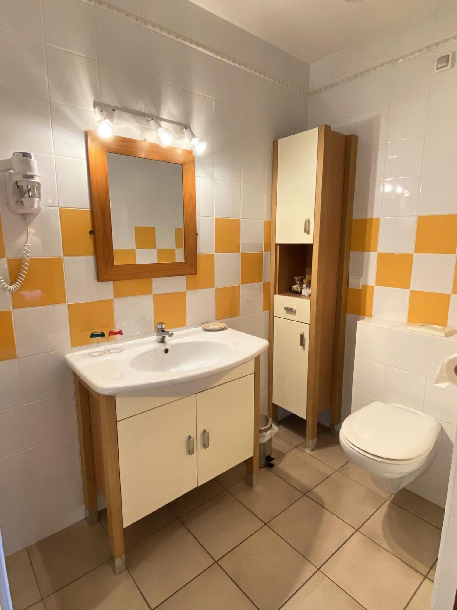 Le Clos De La Barre- Chambres D'Hotes De Charme En Normandie-Basly-Proche Plage Debarquement Buitenkant foto
